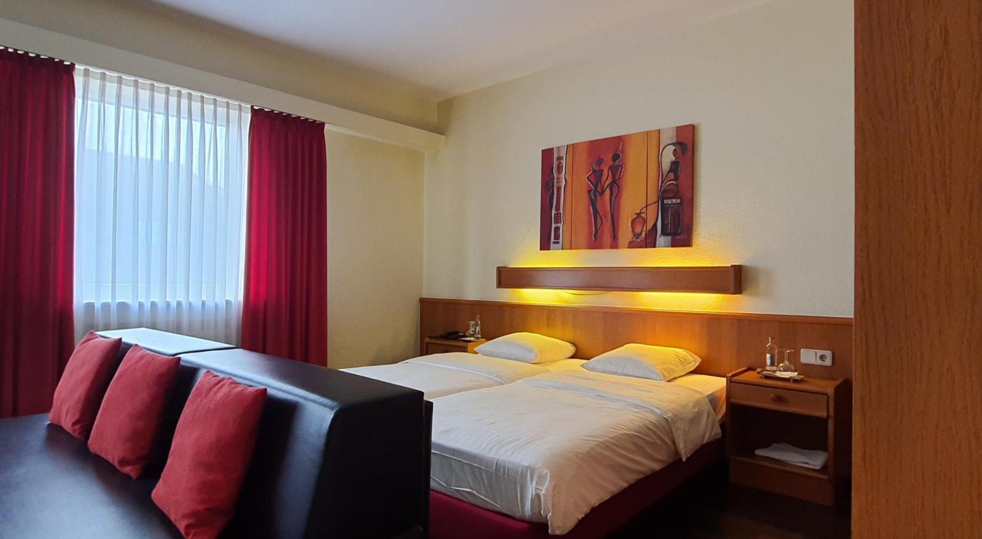 Logis Hotel Acacia Esch-sur-Alzette Exterior foto